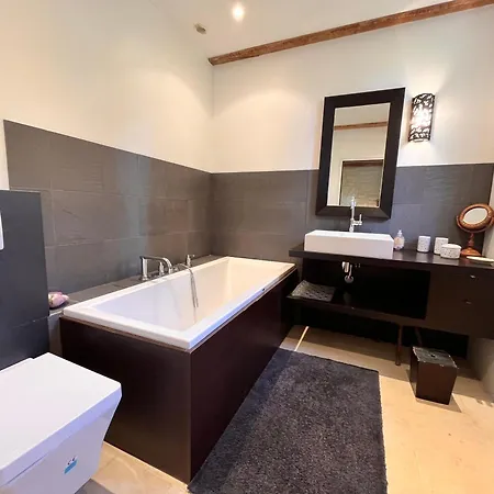 Au Pavillon Du Chateau - & Juno Дом отдыха